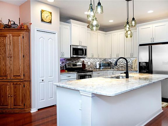 5th image of 2915 Banyan Hill Ln