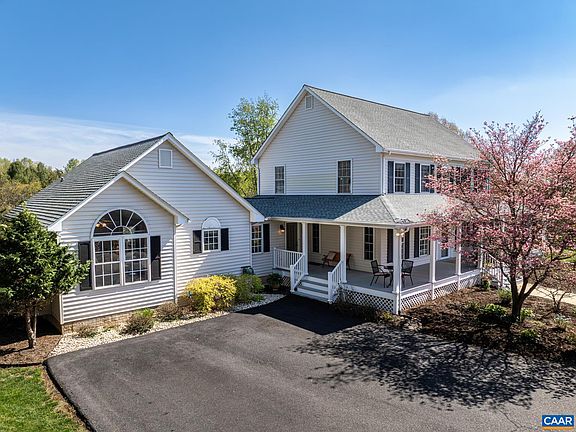 4th image of 715 Windrift Dr