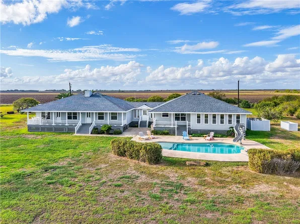 2612 1st St, Bayside, TX 78340