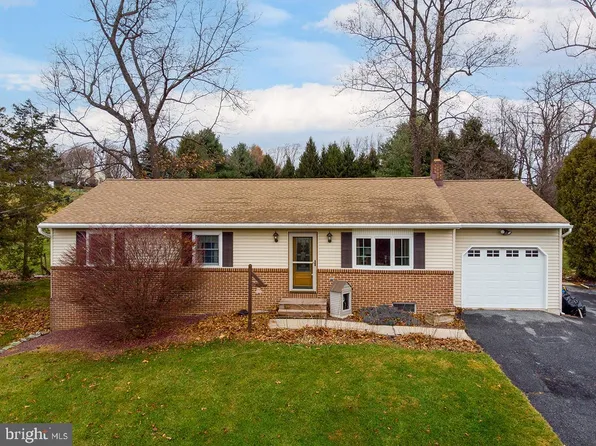 257 Texter Mountain Rd, Robesonia, PA 19551