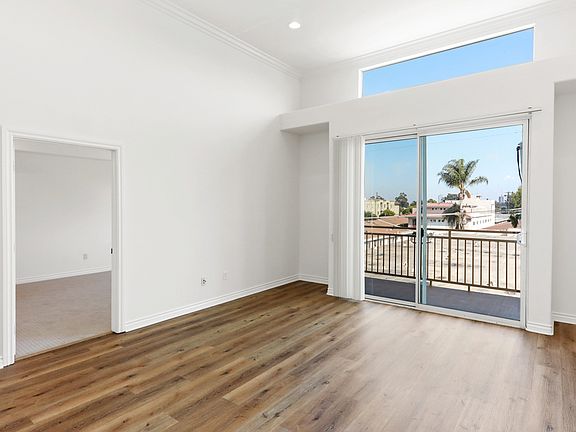 2nd image of 3328 S Oakhurst Ave #308