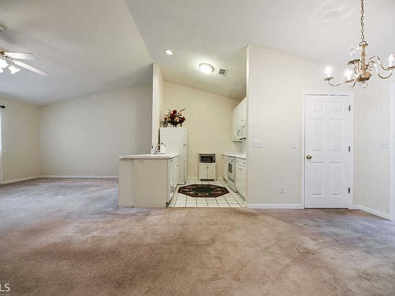 5th image of 2923 Florence Dr