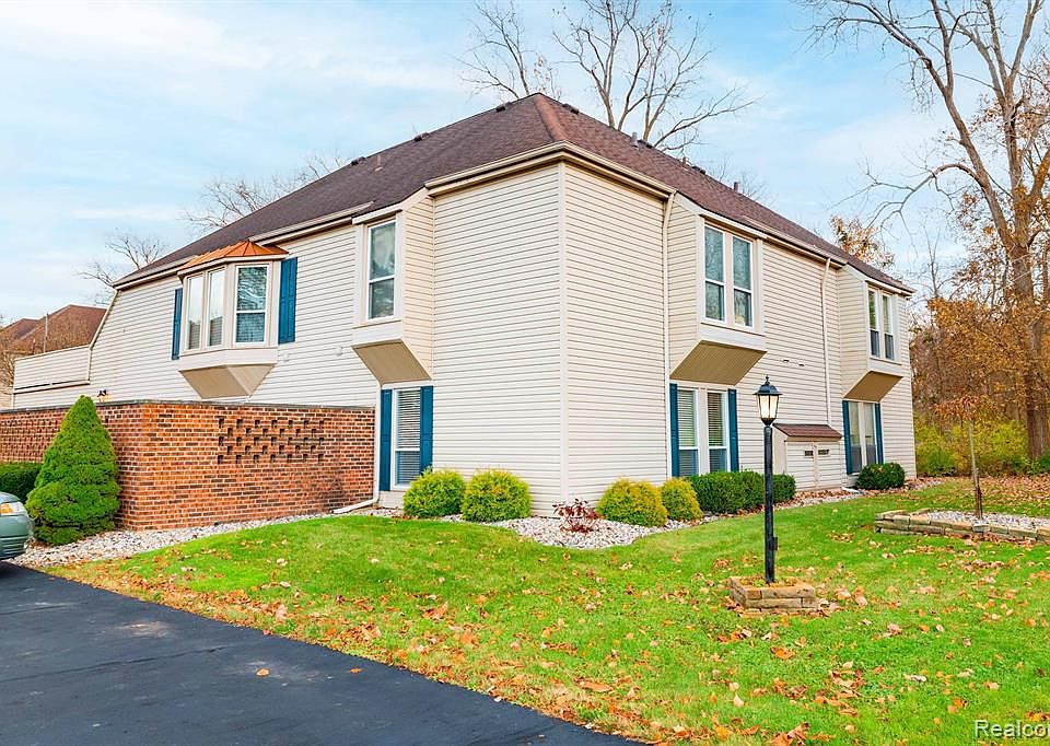 8253 Colony Dr, Grosse Ile, MI 48138 Zillow