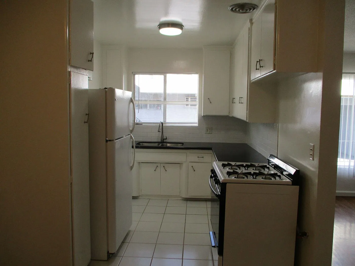 11839 Goshen Ave — Photo 3