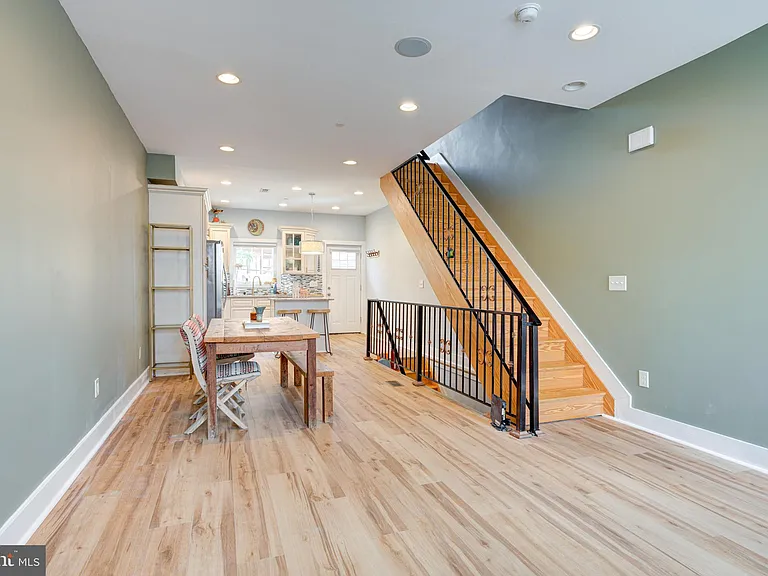 1509 S Dorrance St — Photo 6