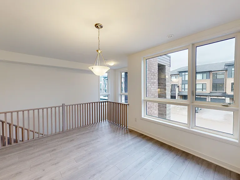 126 Blue Forest Cres — Photo 11