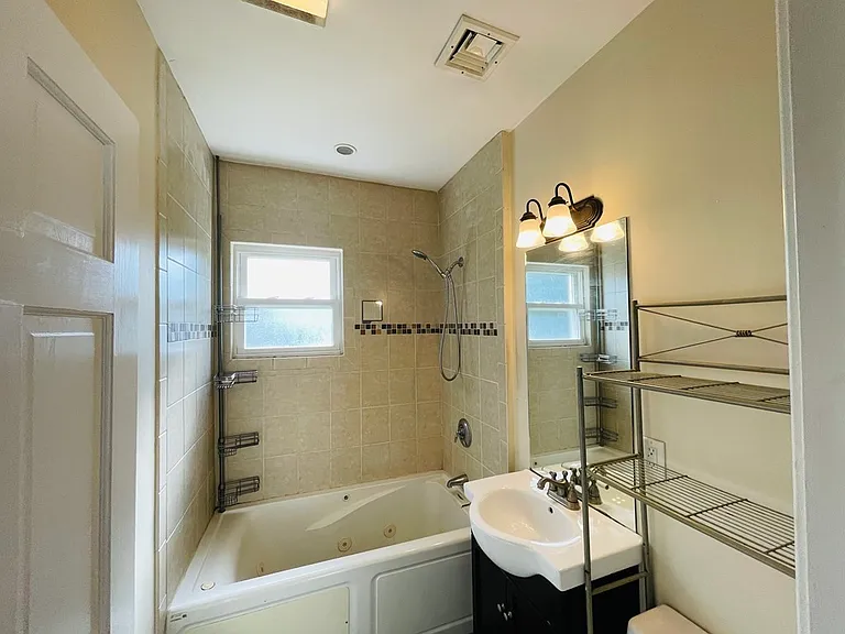 18 Richardson St #18 — Photo 9