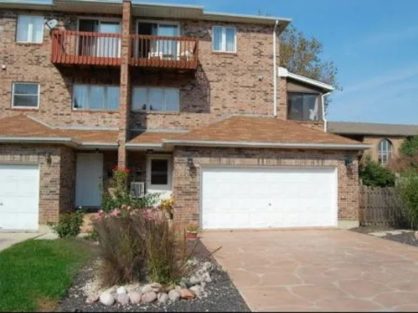 8202 Gruener Ct, Palos Hills, IL 60465