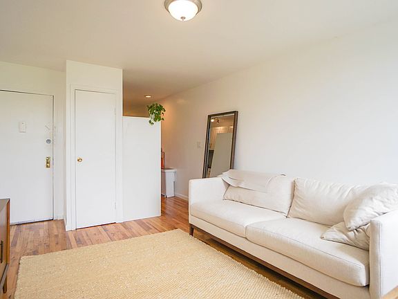 3rd image of 641 E 9th St APT 4A