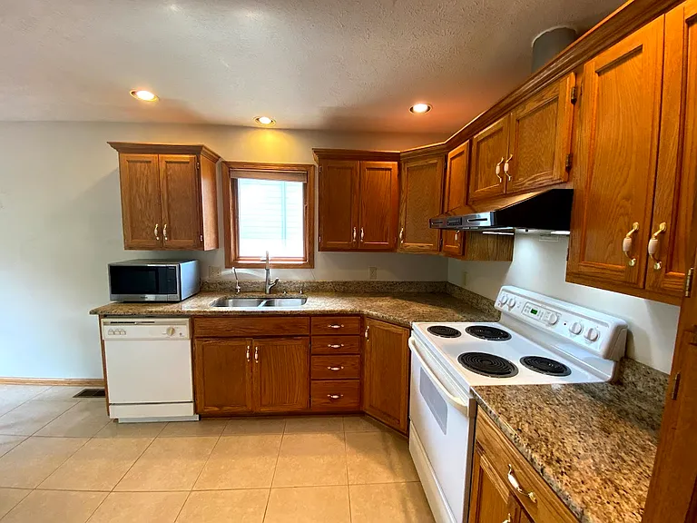 3211 Canyon Rd — Photo 1