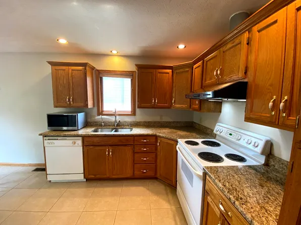 3211 Canyon Rd, Lincoln, NE 68516