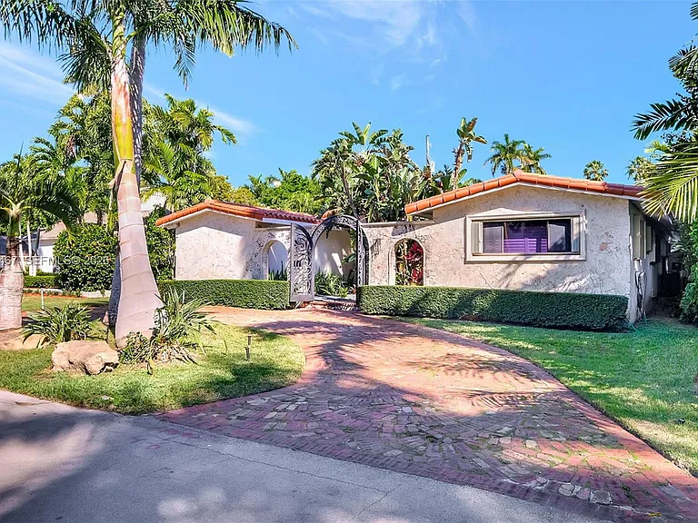 7711 Miami View Dr — Photo 32