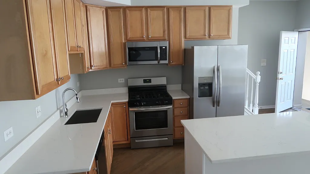 3 bed, 2.5 bath, $3,900 — Photo 1