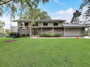 1333 Laurel Ln, Schaumburg, IL 60193