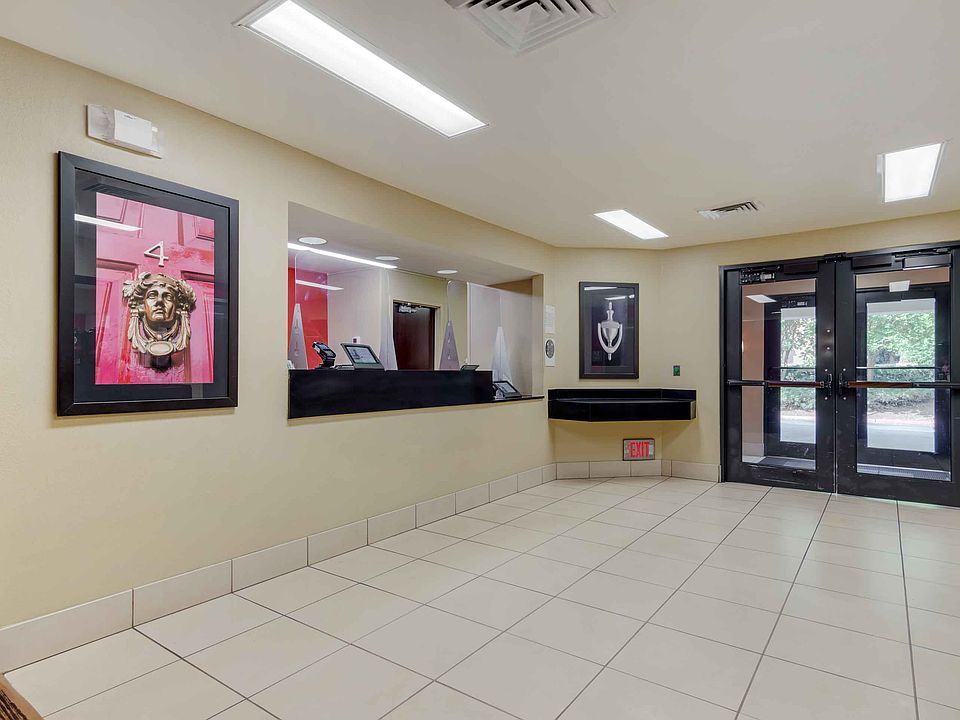 Lobby and Guest Check-in