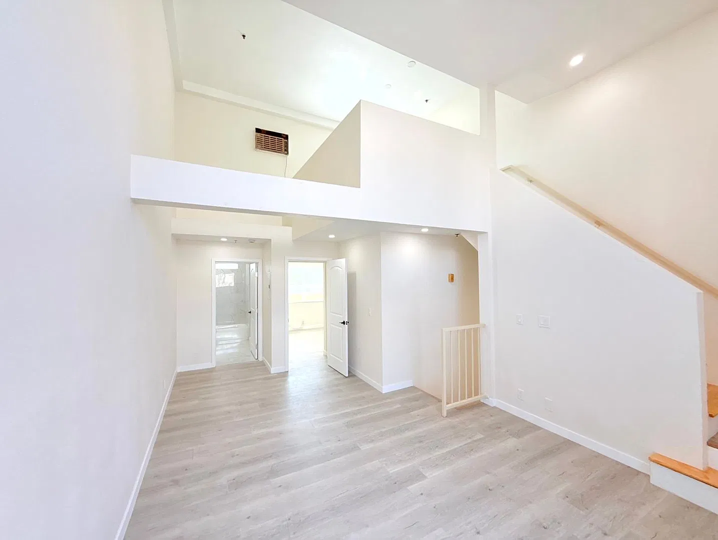 432 N Kingsley Dr. — Photo 2