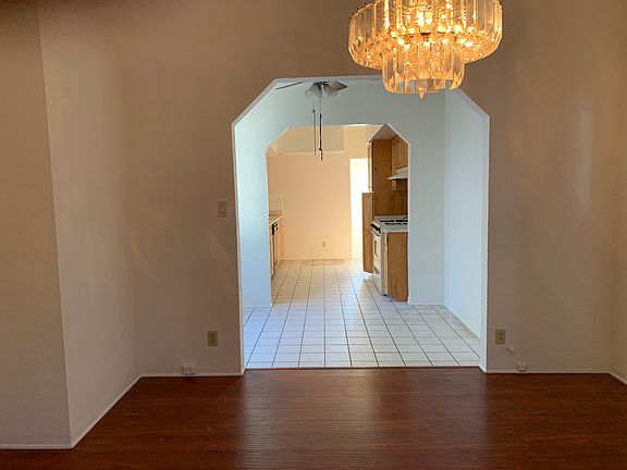 5th image of 523 S Reese Pl