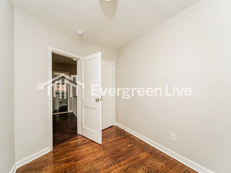 966 Saint Agnes Ln — Photo 10