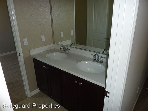 5th image of 15813 Meyer Ln