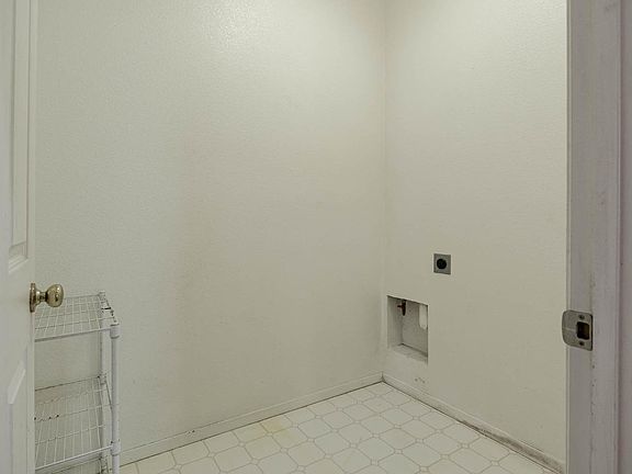 4th image of 12 Lylewood Ct