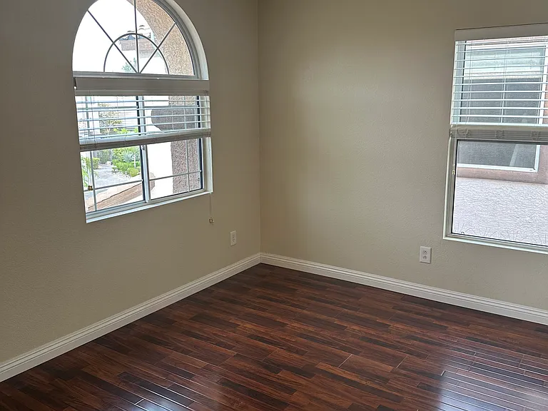 11453 Diveley Ave — Photo 27