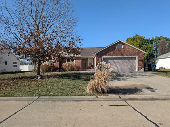 1051 White Oak Dr, Red Bud, IL 62278