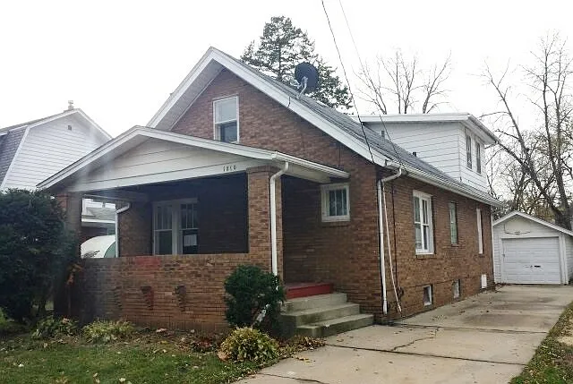 1810 Ridge Ave photo 1