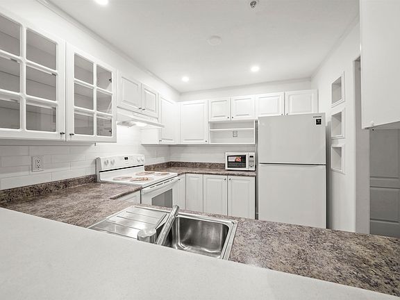 4th image of 8880 Jones Rd #132