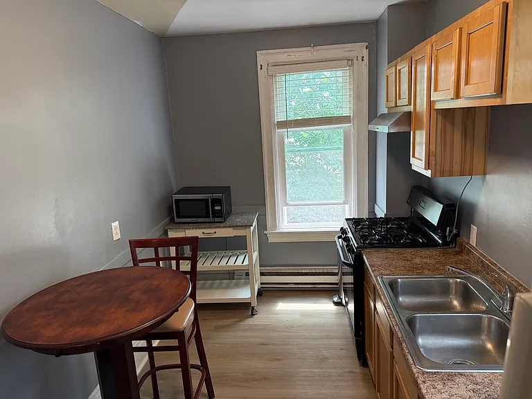 430 Edgemont St #2 — Photo 3