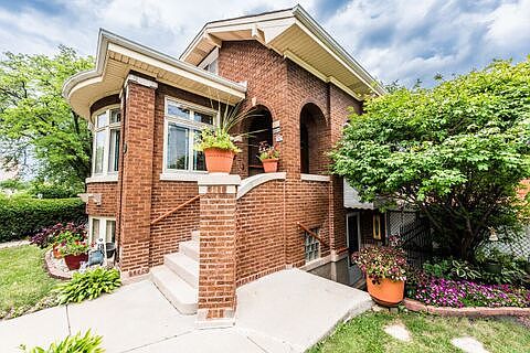 3rd image of 3037 Gustav St