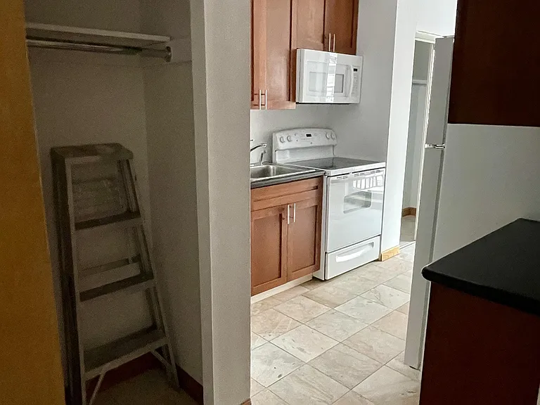 370 W 30th St #PHA — Photo 8