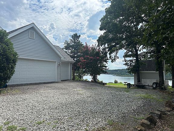 3rd image of 420 Falcon Ln