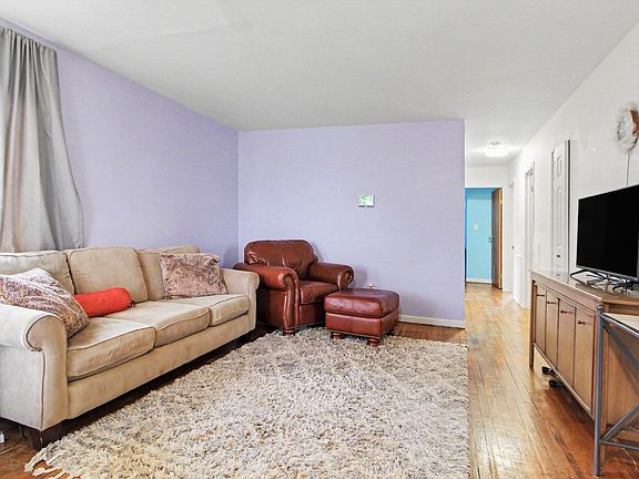 4th image of 413 Forest St