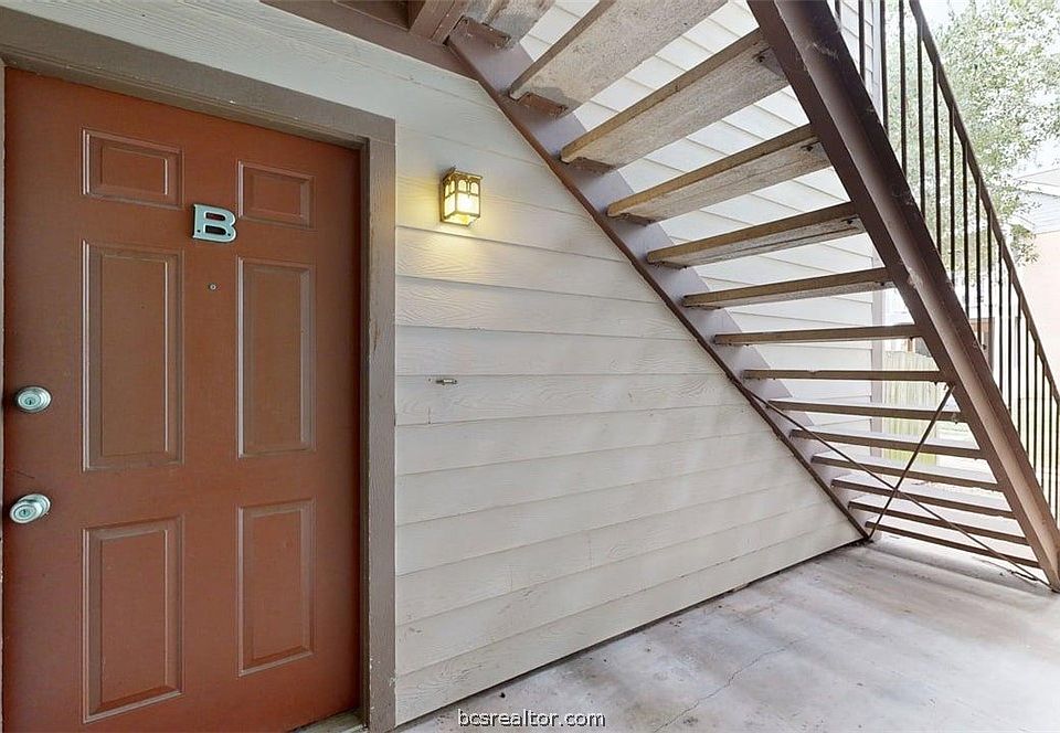1st image of 1016 Autumn Cir APT B
