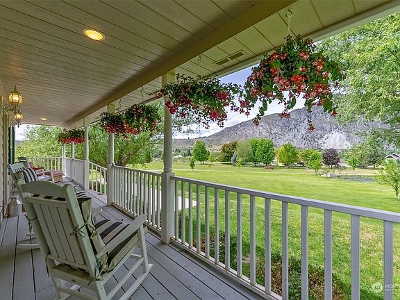 5th image of 36 Apple Meadow Drive