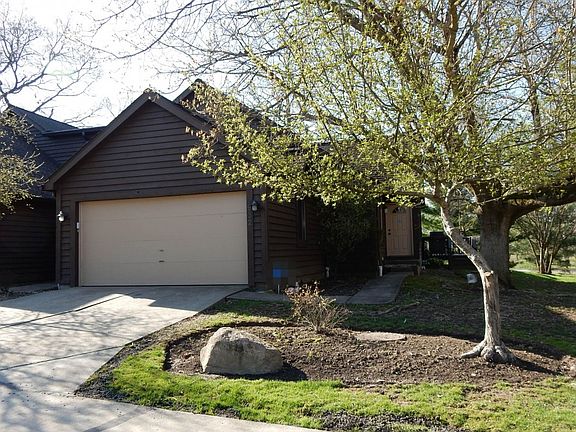 3rd image of 932 Arboretum Cir