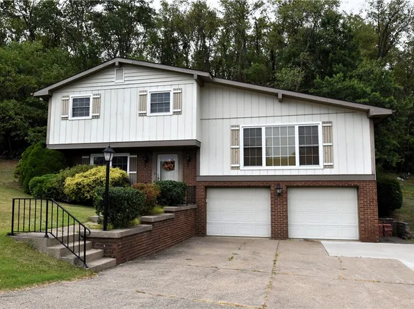 227 Melrose Dr, New Stanton, PA 15672