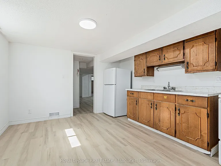 18 Shelley St — Photo 11