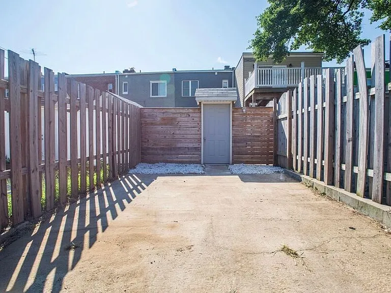150 35th St NE — Photo 21