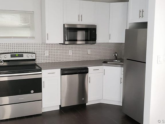 4th image of 2320 N 19th Ave APT 4