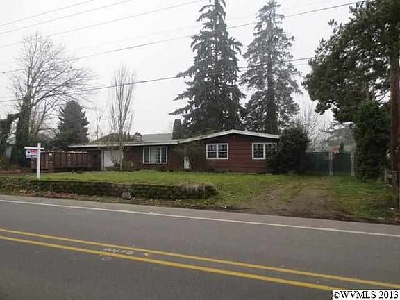 2nd image of 4061 Hawthorne Ave NE