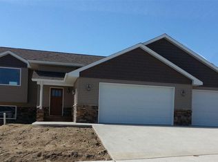 1813 26th Ave NW, Minot, ND 58703