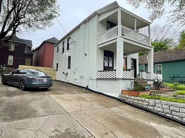 3 bed, 1.5 bath, 1388 sqft, $1,985 — Photo 2