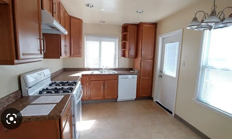 704 5th St #704 — Photo 3