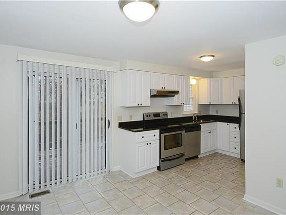 4th image of 1927 Pohick Creek Ct
