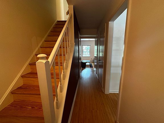 3rd image of 113 Sherwood Ct
