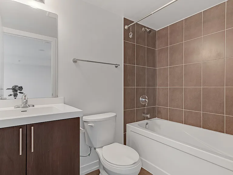 1410 Dupont St — Photo 14