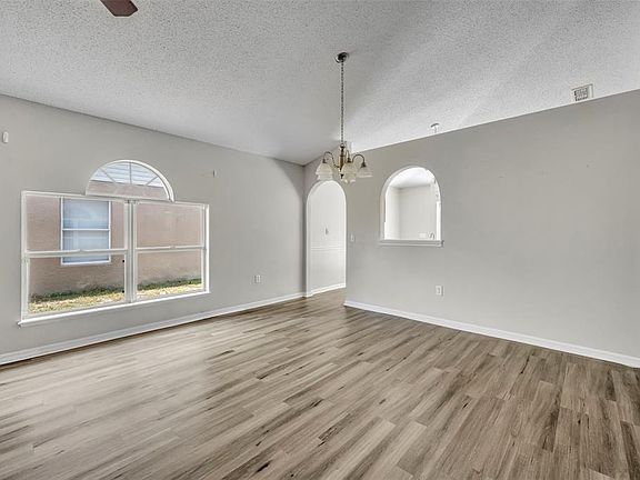 4th image of 3147 WHISPERING TRAILS STREET