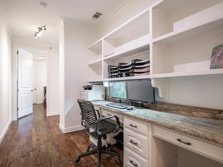 1824 Broken Bend Dr — Photo 22
