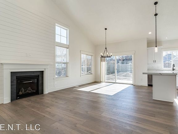3rd image of 616 Fashion Creek Ct